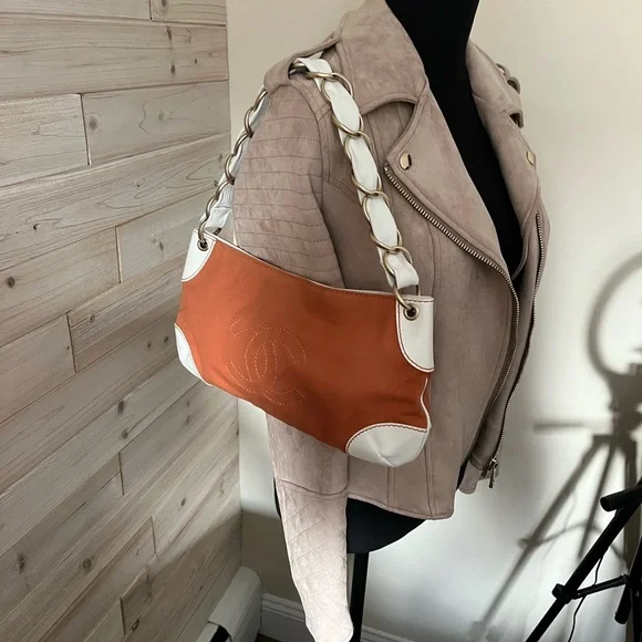 Chanel Chunky Chain Shoulder Bag - Picture 12 of 14